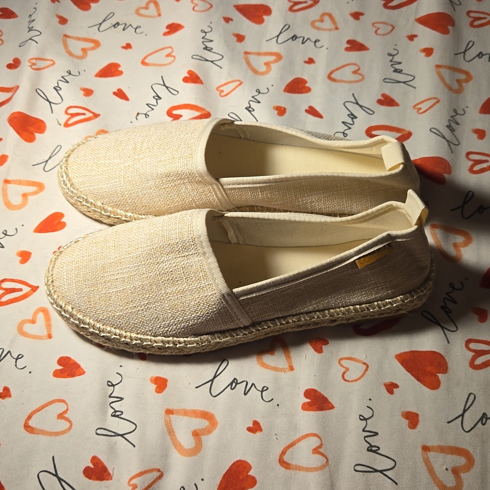 Beilide women's slip ons. Size 39 but fit small NWT